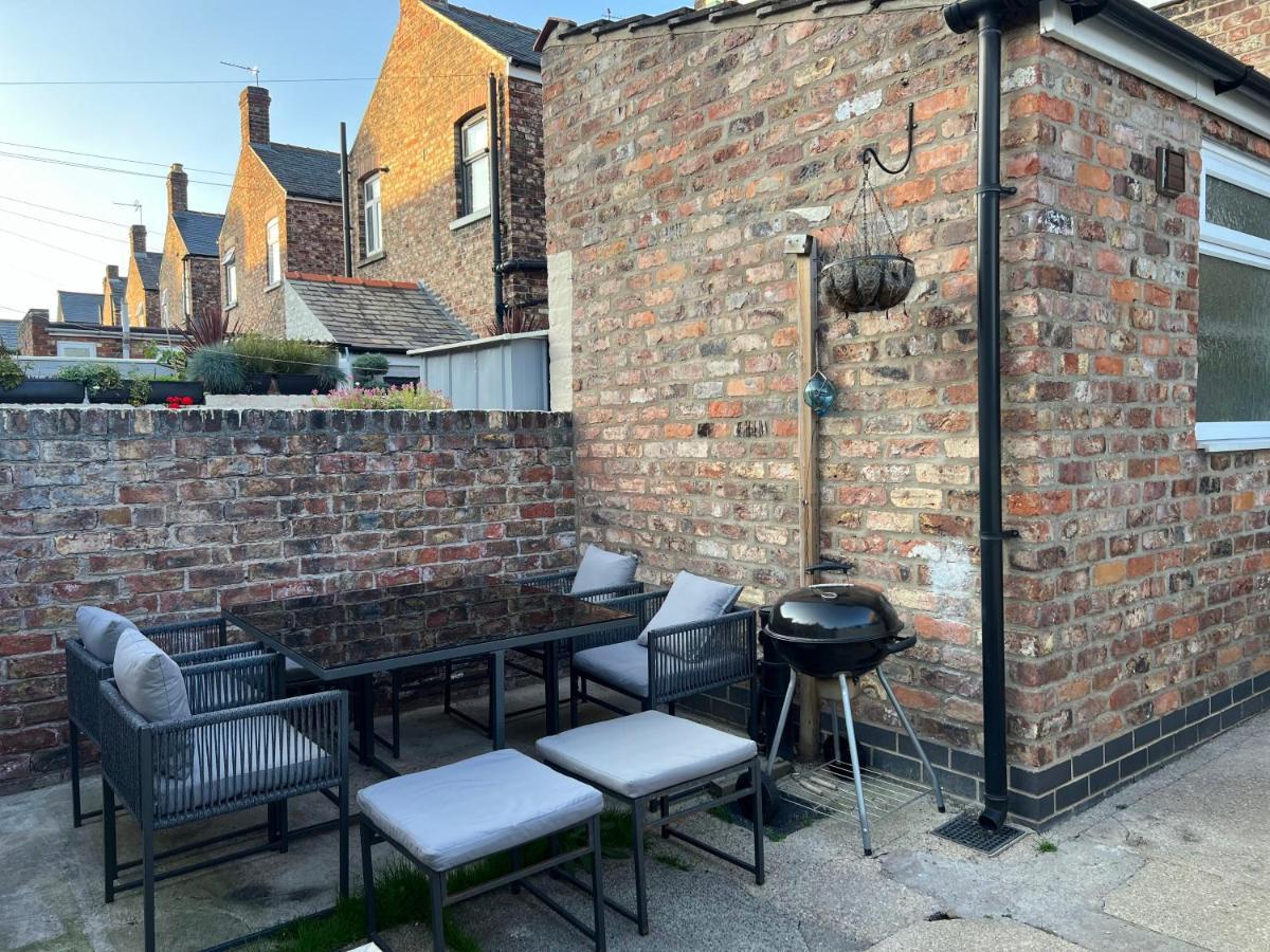 The Poppy Inn York Extérieur photo
