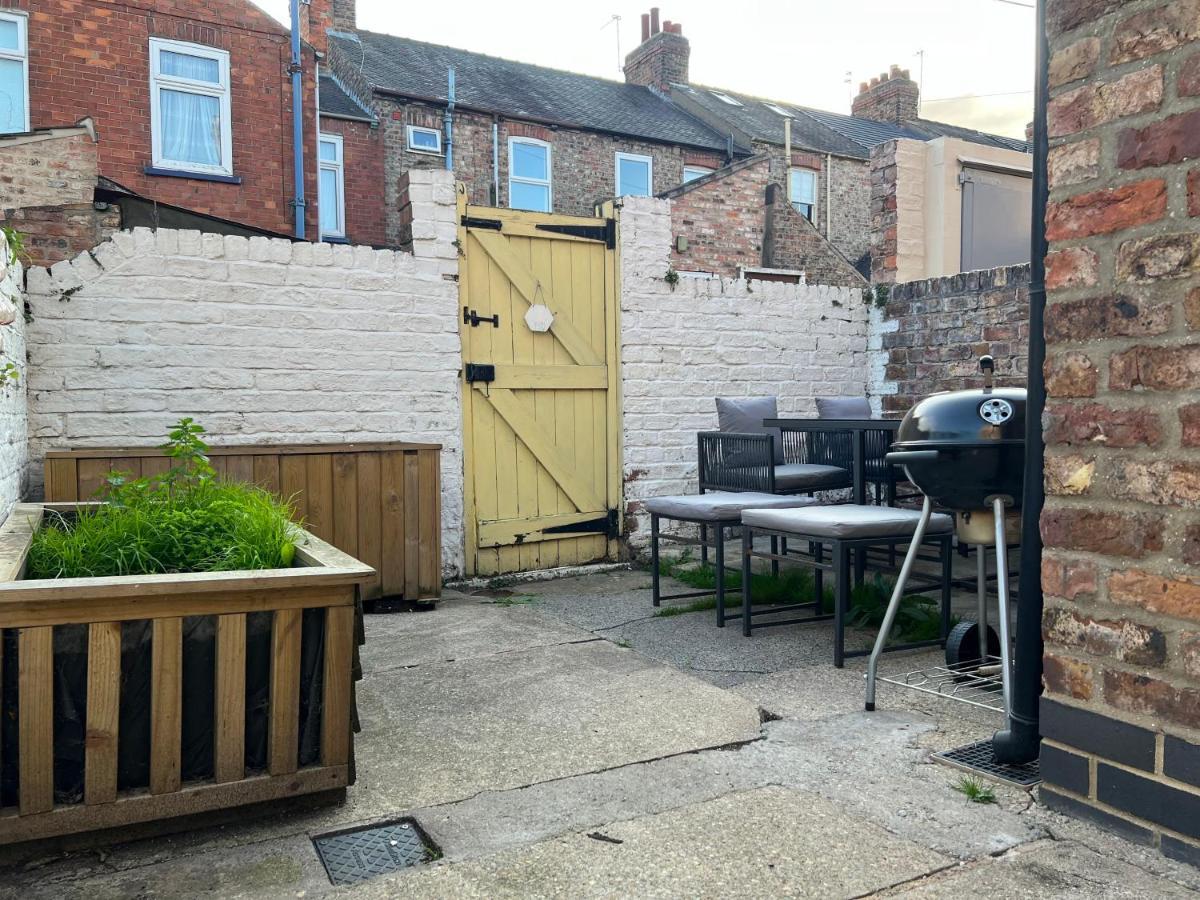 The Poppy Inn York Extérieur photo